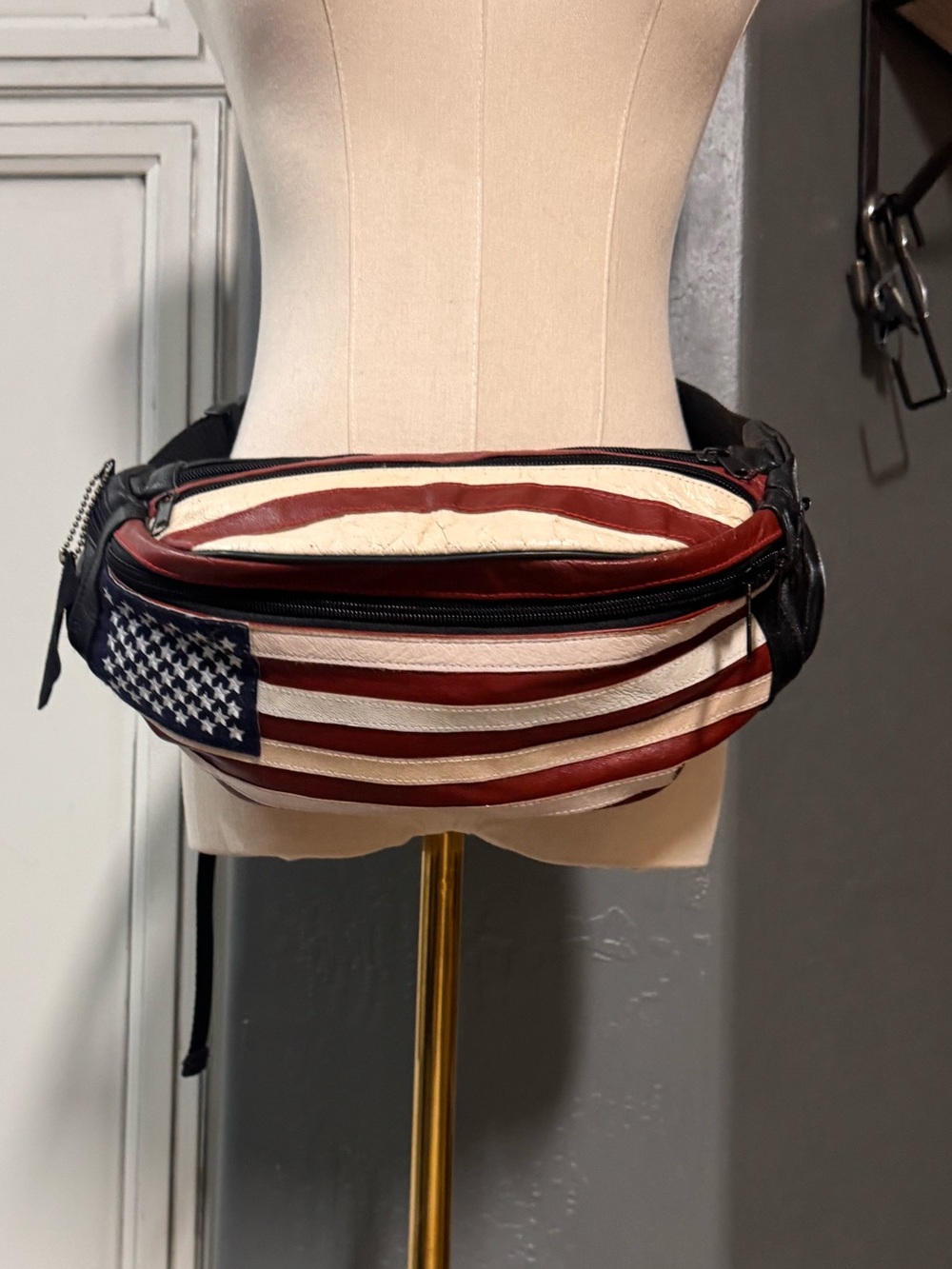 AMERICAN FLAG LEATHER FANNY WAIST PACK MULTI-ORGANIZER/5 ZIP POCKETS